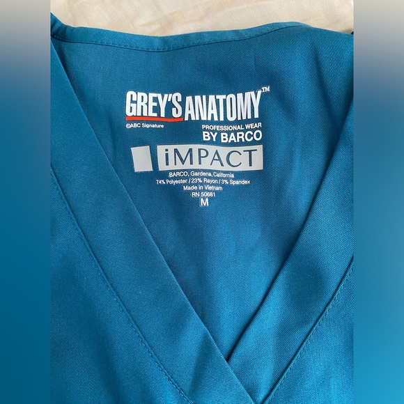 New women’s scrub top - Picture 5 of 5